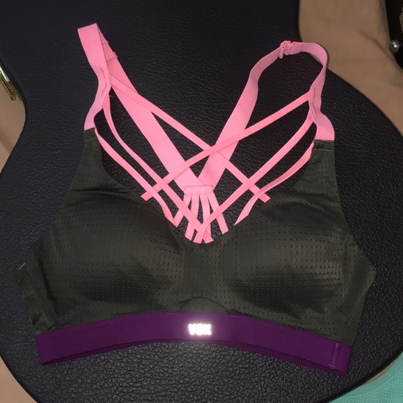 VS Sports Bra - Picture 4 of 8